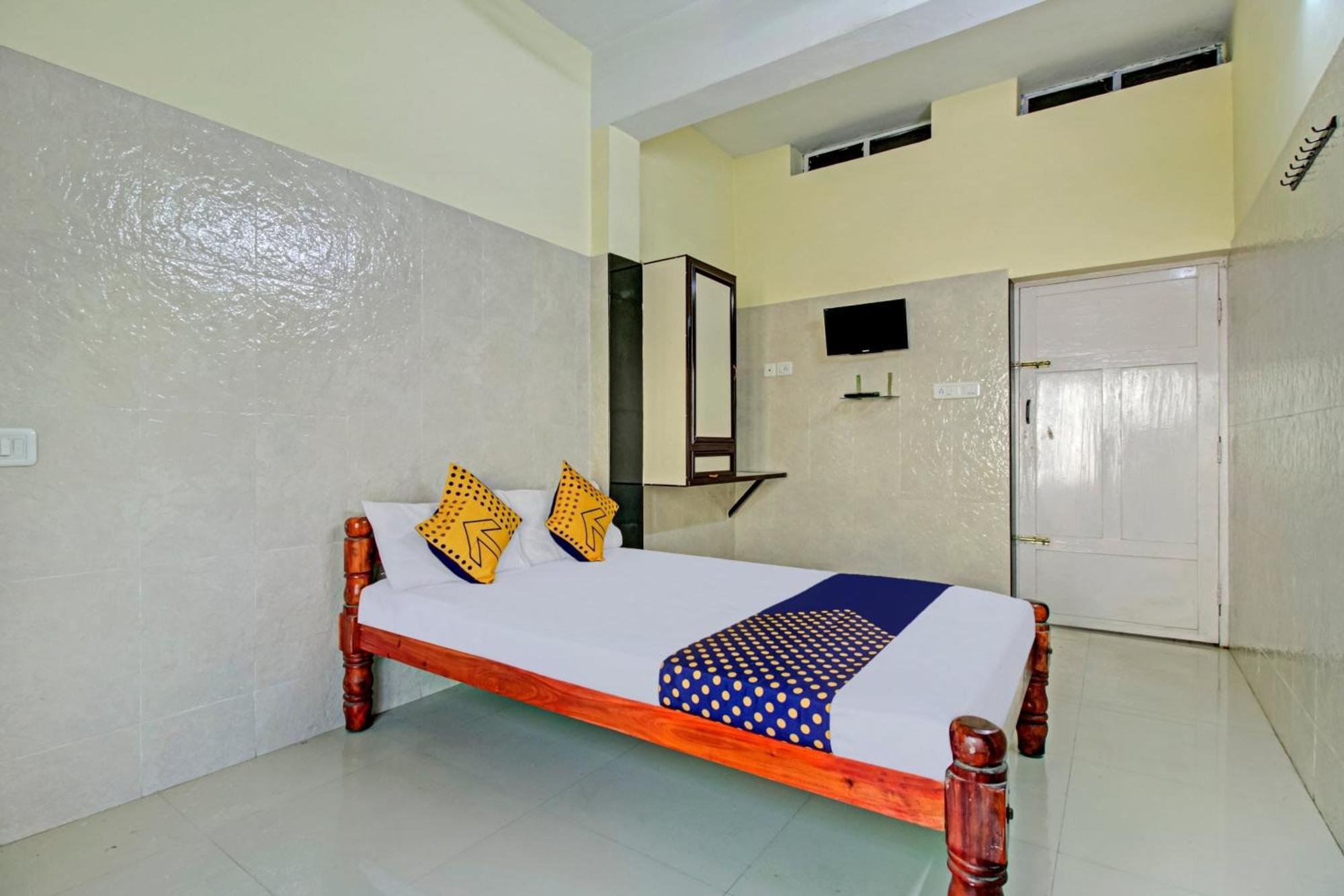 Spot On J P Tourist Home Kollam Esterno foto
